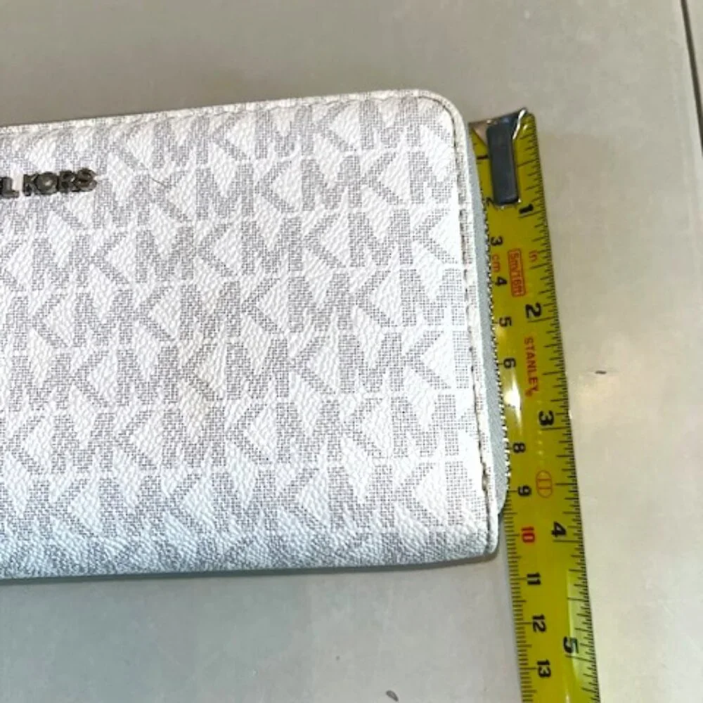 MICHAEL KORS | MK Signature Jet Set Zip Around Carryall Wallet-EUC